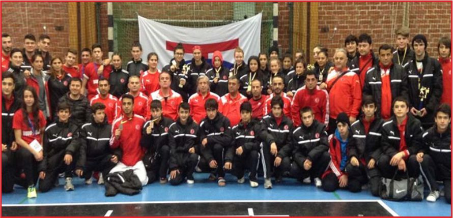 İSVEÇ’DEN MADALYALARLA DÖNDÜK