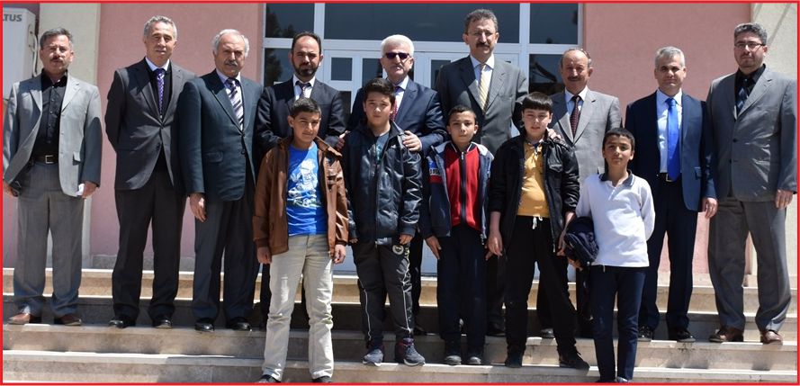 YETENEKLİ ÖĞRENCİLER ÖDÜLLENDİRİLDİ