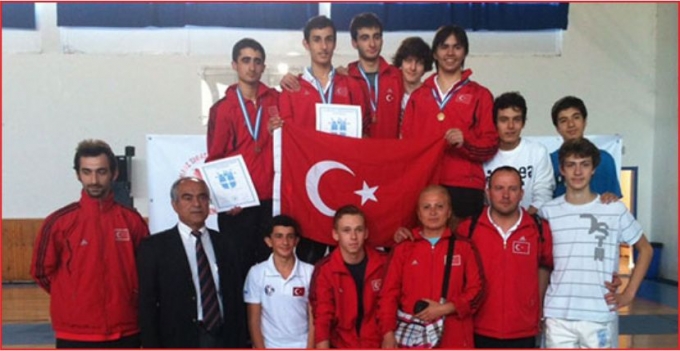 ESKRİM MİLLİ TAKIMI ALTIN MADALYA ALDI