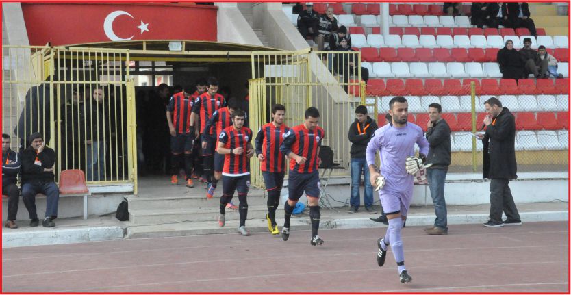 BEŞ FUTBOLCU GÖNDERİLDİ !