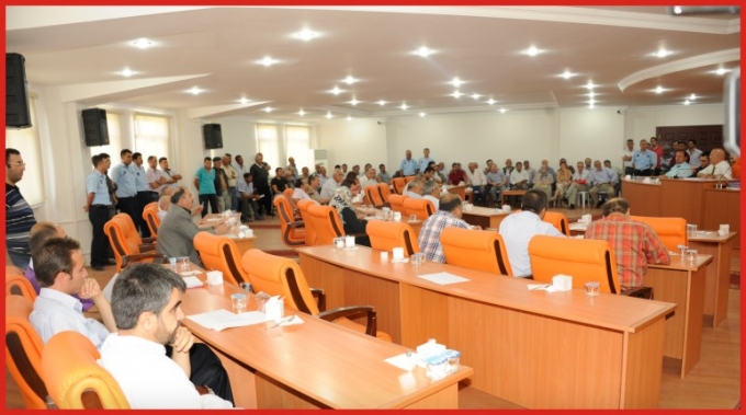BELEDİYE MECLİSİ TATİLİN ARDINDAN YENİDEN TOPLANDI