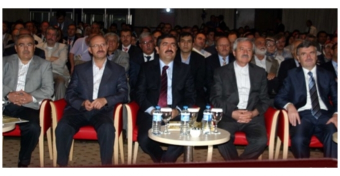 DÜNYA YAZARLARI KONYA\&#039;DA BULUŞTU