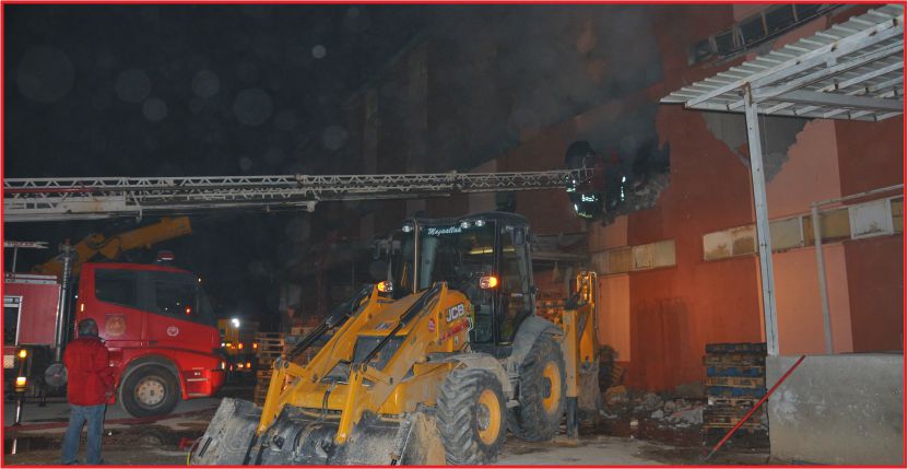 BİSKÜVİ FABRİKASINDA YANGIN