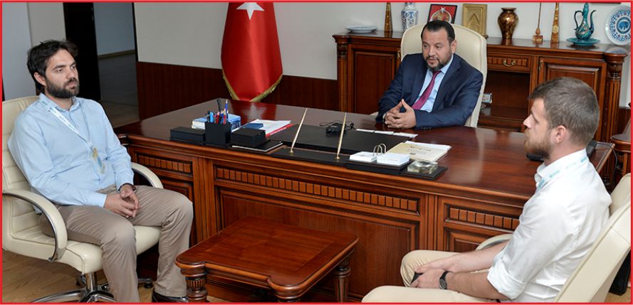 REKTÖR AKGÜL, YABANCI UYRUKLU ÖĞRENCİLERİ KABUL ETTİ