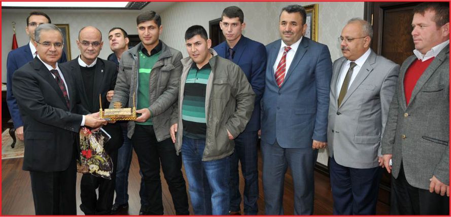 ENGELLİ GENÇLERDEN VALİ TAPSIZ’A ZİYARET