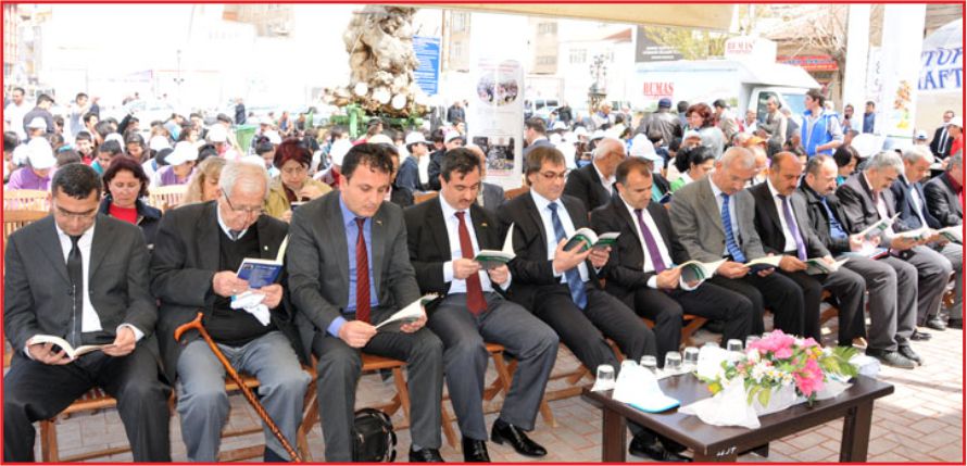 TOPLU KİTAP OKUMA ETKİNLİĞİ YAPILDI