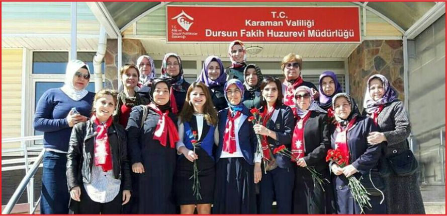 AK KADINLAR KARANFİL DAĞITTI