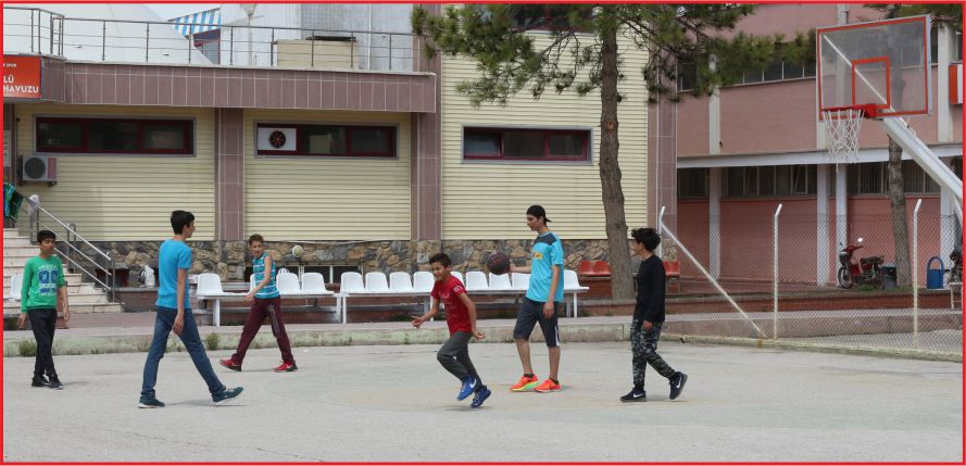 AÇIK ALAN BASKETBOL SAHASINA YOĞUN İLGİ