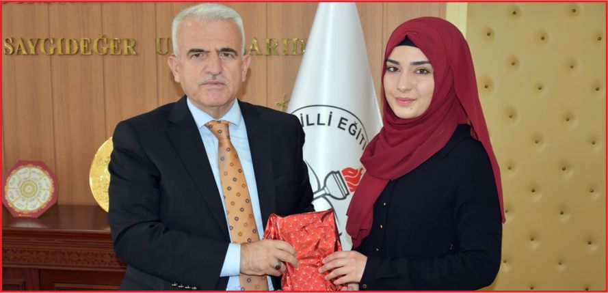 “ŞEHİT ANASI” ŞİİRİYLE GELEN TÜRKİYE BİRİNCİLİĞİ