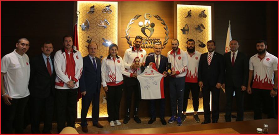 BAKAN OSMAN AŞKIN BAK MİLLİ SPORCULARI KABUL ETTİ