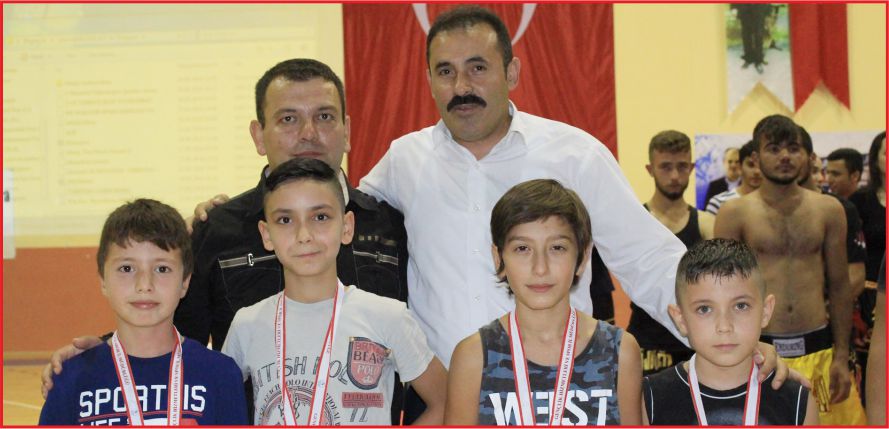 MUAY THAİ GÖSTERİLERİ NEFES KESTİ