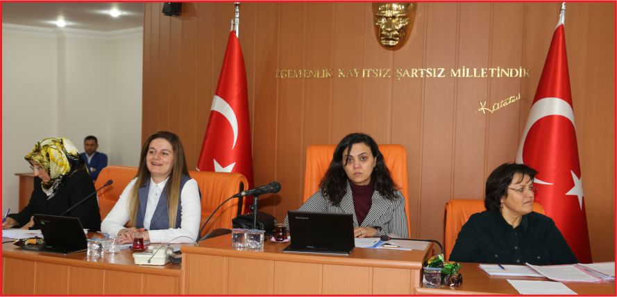 8 MART’TA BELEDİYEYİ VE MECLİSİ KADINLAR YÖNETTİ