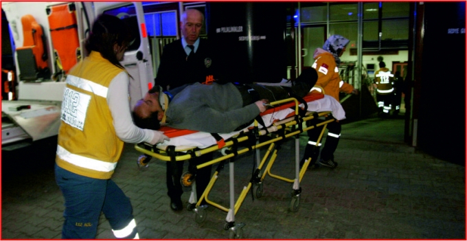 KARAMAN’DA SERVİS MİDİBÜSÜ DEVRİLDİ: 13 YARALI