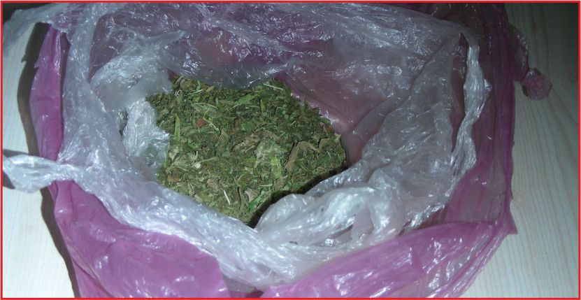 ÖĞRENCİLERE UYUŞTURUCU SATAN 3 KİŞİ YAKALANDI