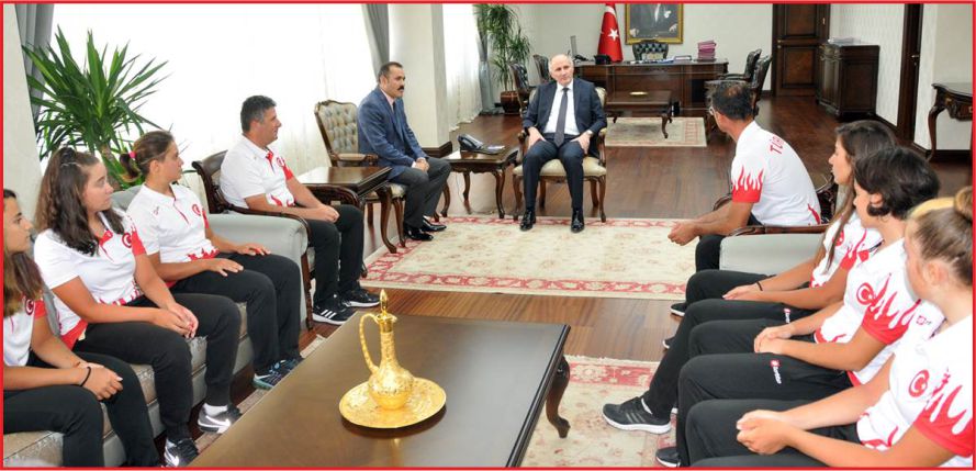 YILDIZ BAYAN BİSİKLET MİLLİ TAKIMINDAN VALİ MERAL’E ZİYARET