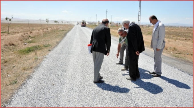 VALİ KOCA  ASFALT YOL YAPIM ÇALIŞMALARINI  İNCELEDİ