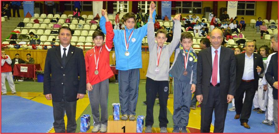 TAEKWONDO ŞAMPİYONASINDAN 3 MADALYA