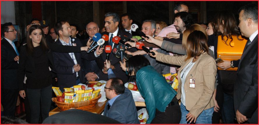 “GAZETECİLERİN VARLIĞI MİLLETİMİZ İÇİN BİR TEMİNATTIR”