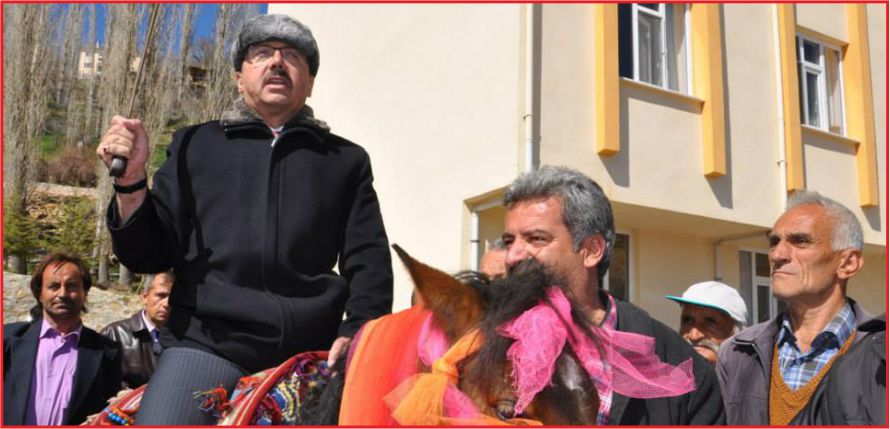 “AT BİNENİN KILIÇ KUŞANANIN”