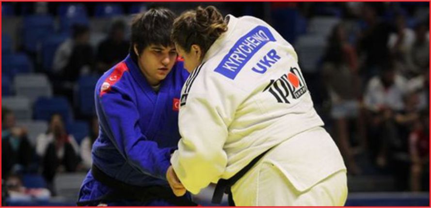 SEBİLE AKBULUT GÜMÜŞ MADALYA KAZANDI