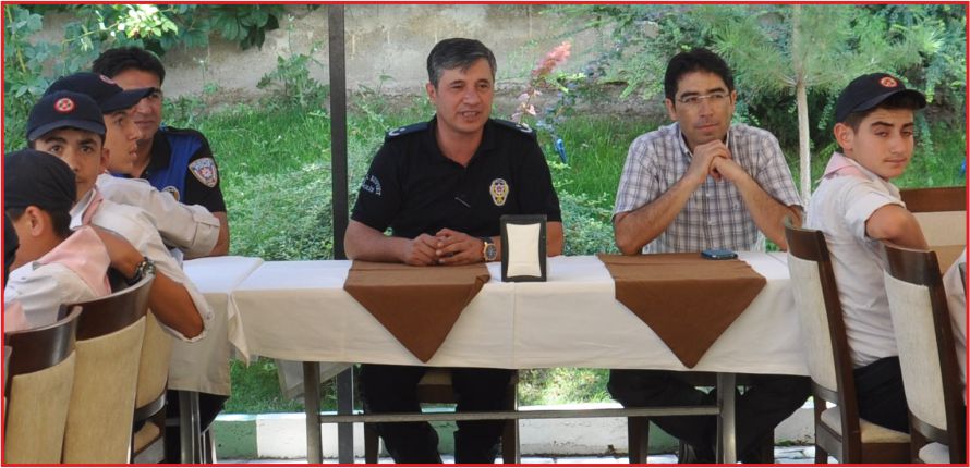 HEPİMİZ KARDEŞİZ !