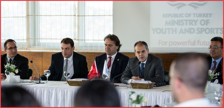 BAKAN GENÇLERLE BULUŞTU