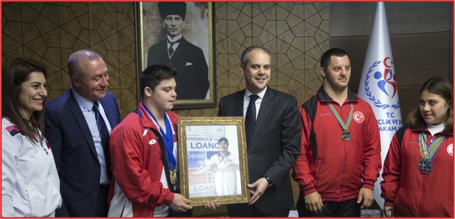 “SİZLERİN GÜÇ VEREN BİR DURUŞUNUZ VAR”