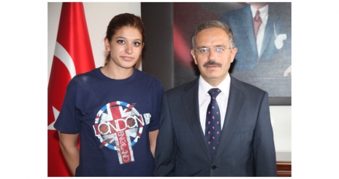 OLİMPİYAT İKİNCİSİ NUR TATAR KMÜ’DE