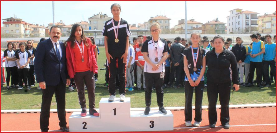 YILDIZLAR PUANLI ATLETİZM YARIŞLARI NEFES KESTİ