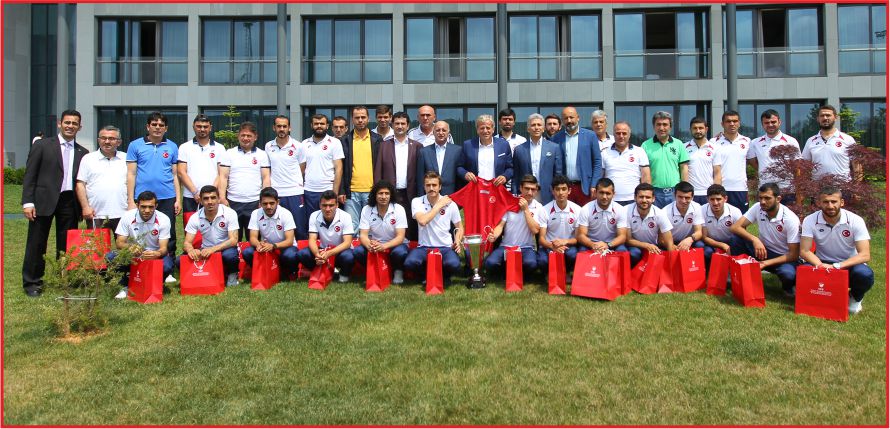 ŞAMPİYONA KUTLAMA !