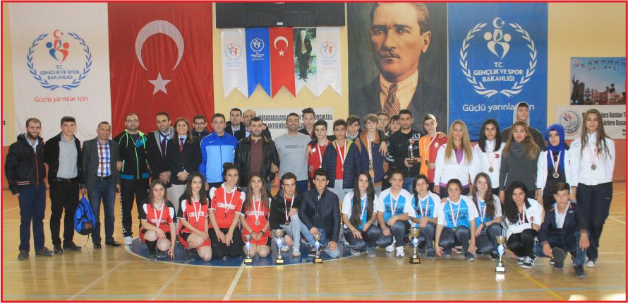 GENÇ RAKETLERDE ŞAMPİYONLAR BELLİ OLDU