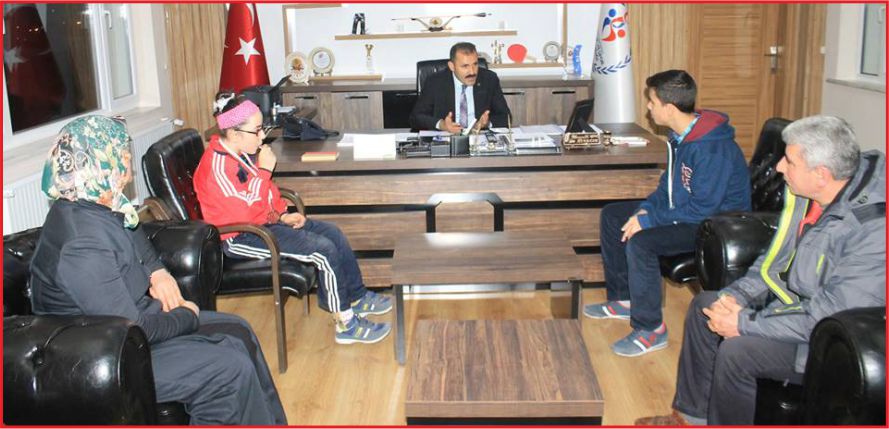 ŞAMPİYON YÜZÜCÜLERDEN KISACIK’A ZİYARET