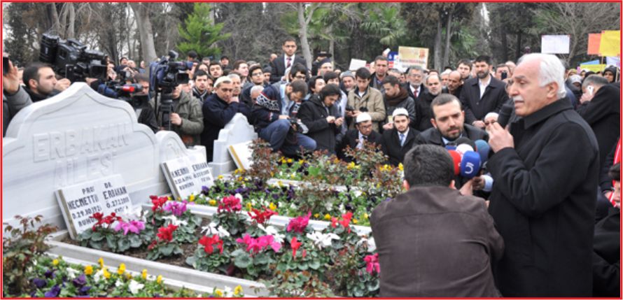 ERBAKAN MEZARI BAŞINDA ANILDI