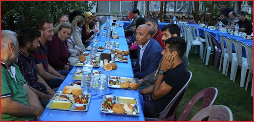 POLİS SÜRÜCÜLERİ BU KEZ İFTAR İÇİN DURDURDU