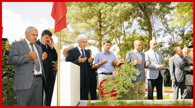 ZAFER BAYRAMI NEDENİYLE ŞEHİTLİK ZİYARET EDİLDİ