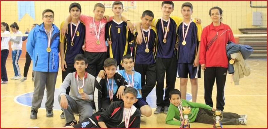 ANALİG’DE KIZ-ERKEK VOLEYBOL TAKIMLARIMIZ FİNALDE