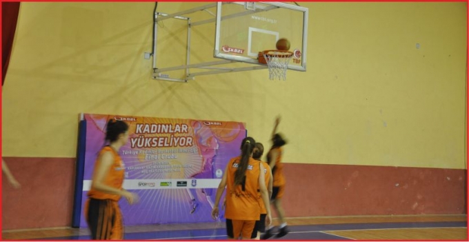 SON SANİYEDE YENİLDİK:79-78