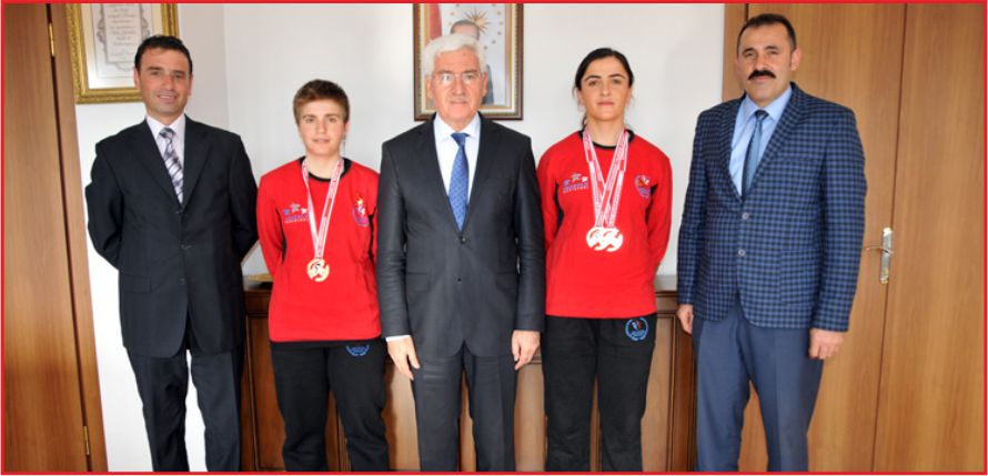 ŞAMPİYON BİSİKLETÇİLER ÖDÜLLENDİRİLDİ