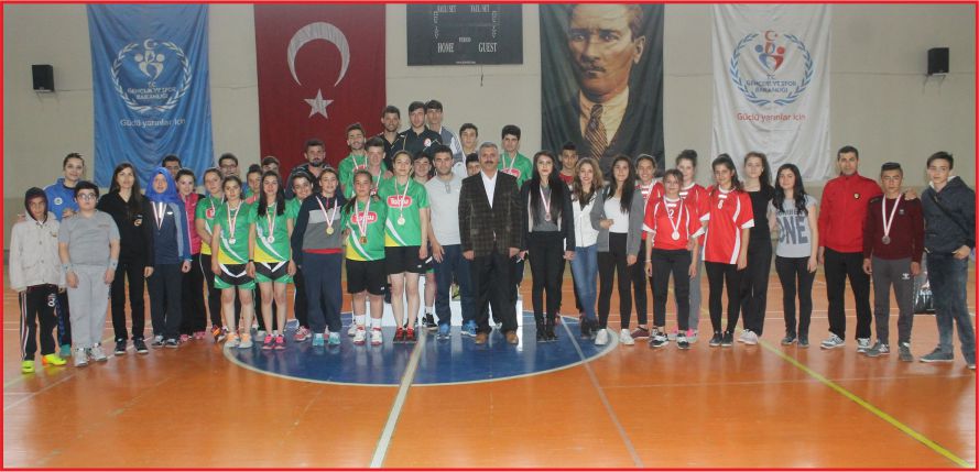 19 YAŞ ALTI FERDİ BADMİNTON MÜSABAKALARI SONA ERDİ