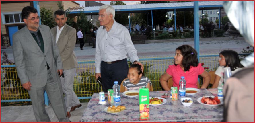 DİYANET VAKFINDAN İFTAR!