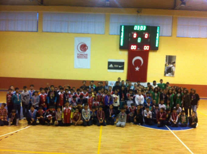 ALTIN BİLEKLER SAHAYA İNDİ