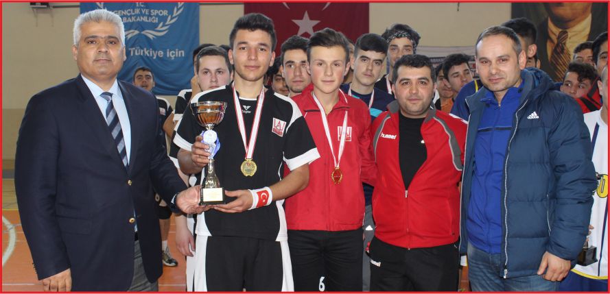 HENTBOLDA ŞAMPİYON LARENDE ANADOLU LİSESİ