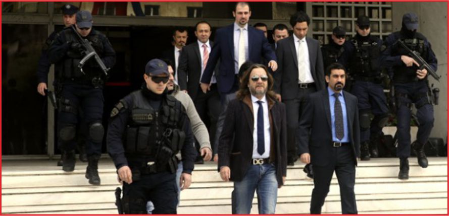 FİRARİ ASKERLER YUNANİSTAN'DA 'ÖZGÜRLÜK' İSTEDİ