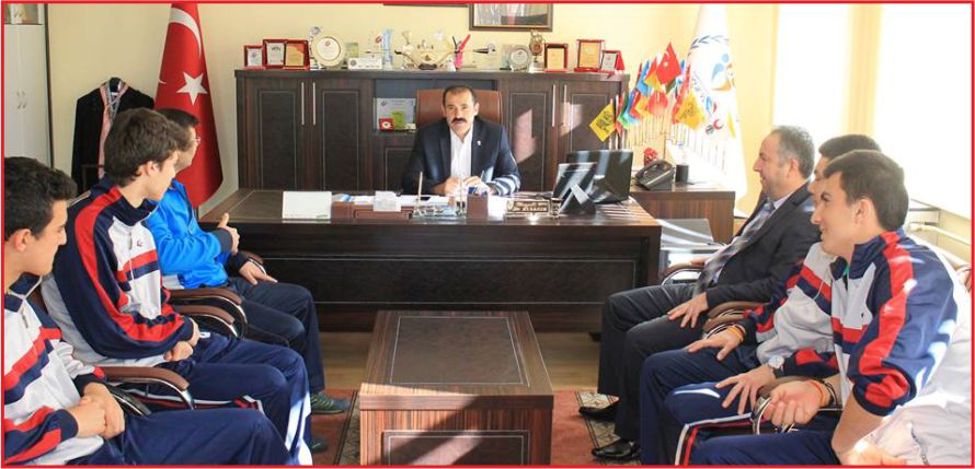 FUTSAL’IN ŞAMPİYONLARINDAN KISACIK’A ZİYARET