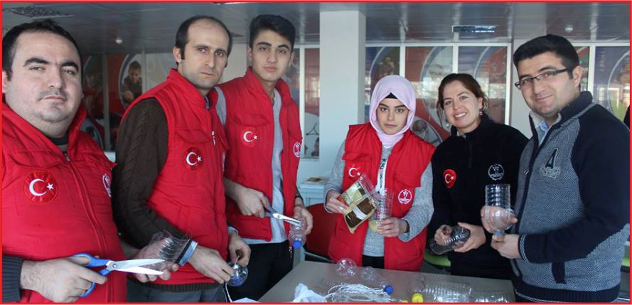 GENÇLİK MERKEZİ SOĞUK HAVADA KUŞLARI UNUTMADI