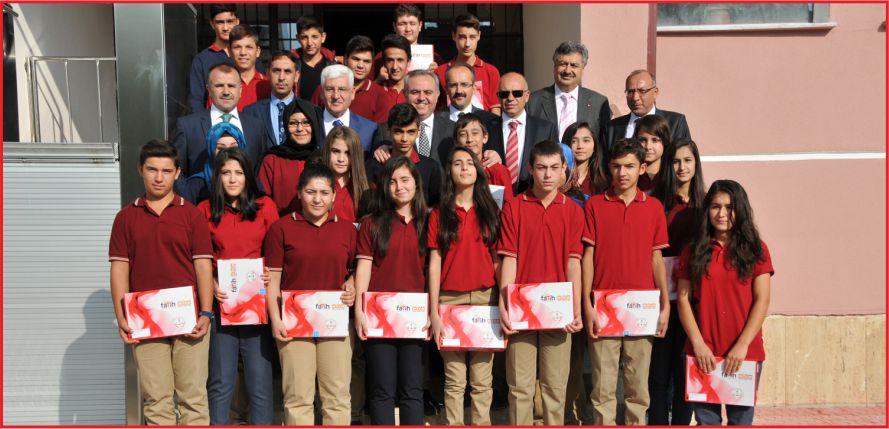 2600 TABLET ÖĞRENCİLERLE BULUŞTU