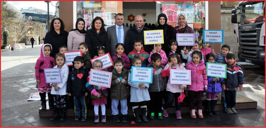 MİNİK ÖĞRENCİLERDEN BÜYÜK HİZMET