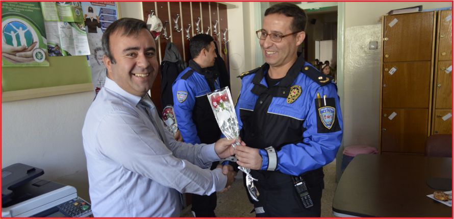 POLİSLER  ÖĞRETMENLERİ UNUTMADI