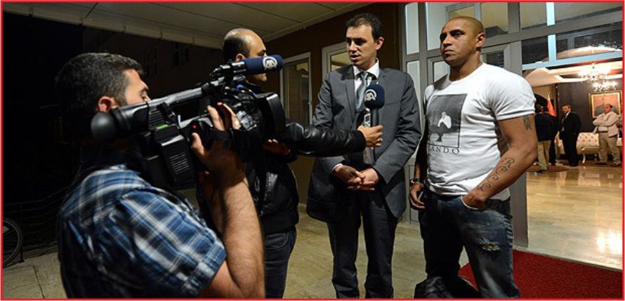 ROBERTO CARLOS İMZAYI ATTI