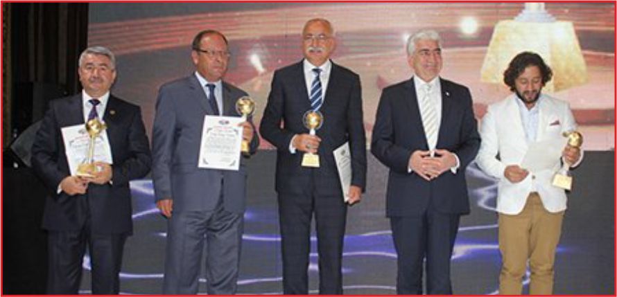 OPRUKÇU’YA YILIN BELEDİYE BAŞKANI ÖDÜLÜ